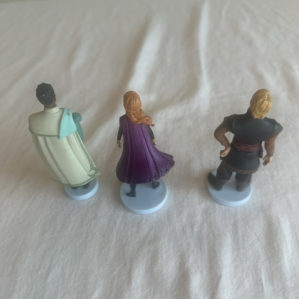 Disney Frozen 2 Figures Lieutenant Mattias, Queen Anna, and Kristoff,  Set Of 3 - Picture 2 of 4